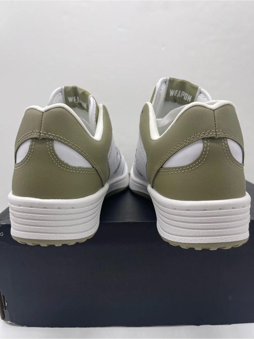 Converse •Men’s Sz 10 A11092C WEAPON OX
WHITE/MOSSY SLOTH/WHITE Athletic Sneaker - Picture 12 of 16